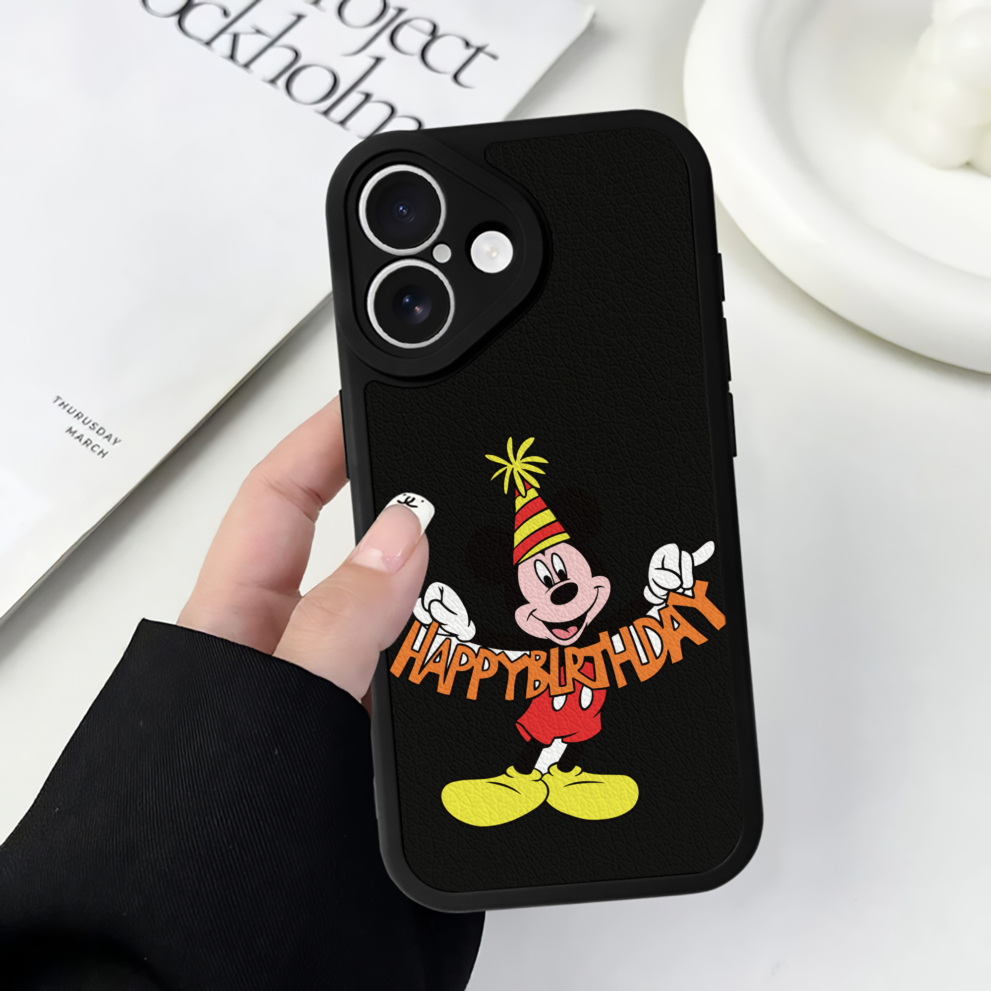 （画像用） ミッキーマウス Mickey Mouse 【iPhone 16シリーズ対応】シリコンスマホケース（レザー調） 材質：シリコン